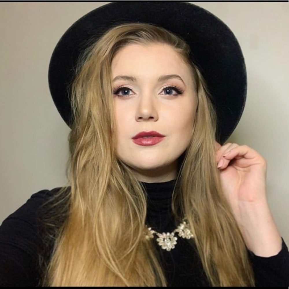 Meet your Posher, Alyssa